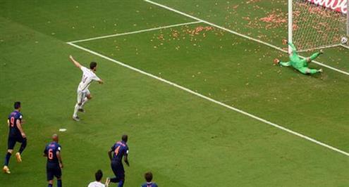 تشابي ألونسو يعلن اعتزاله اللعب الدولي